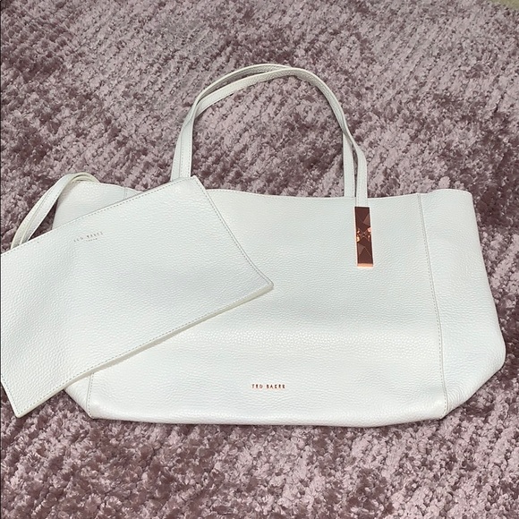 ❌❌ SOLD ❌❌ Ted Baker Pionila Tote - Picture 2 of 5